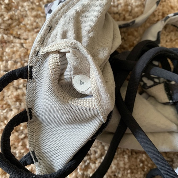 lululemon sports bra - Picture 3 of 3